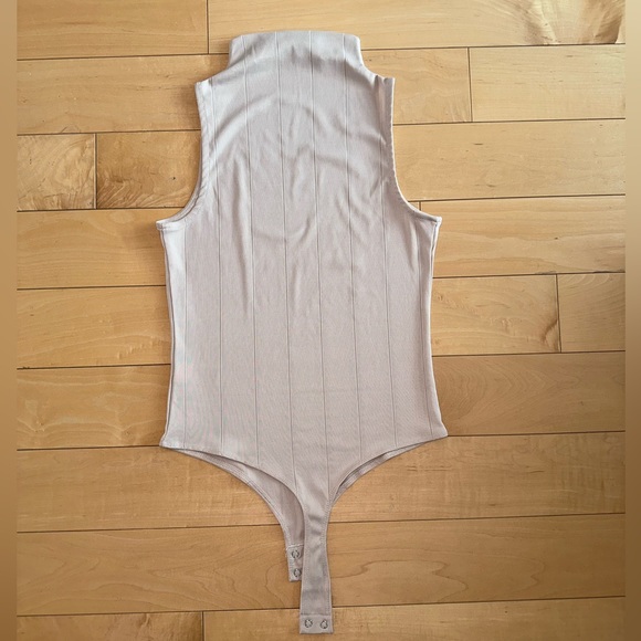 Dynamite mock neck bodysuit - Picture 2 of 2